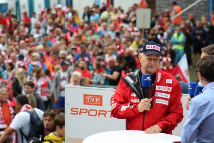 Prezes PZN Apoloniusz Tajner w studio telewizyjnym przed zawodami